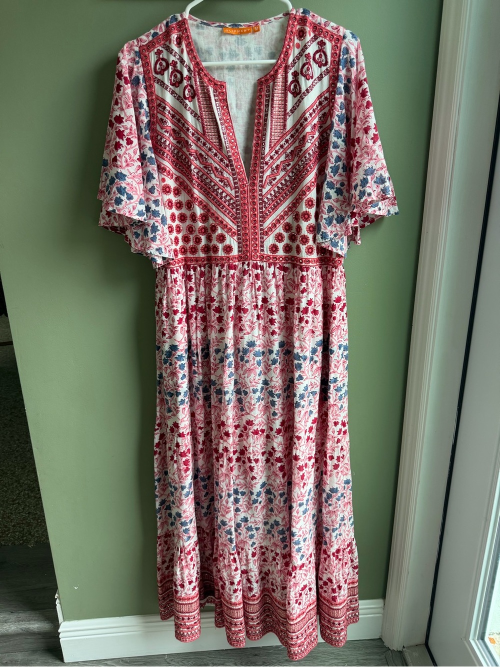 Oliphant Flirty V-neck Maxi in Mendoza Coral Embroidered Sequin Dress - M